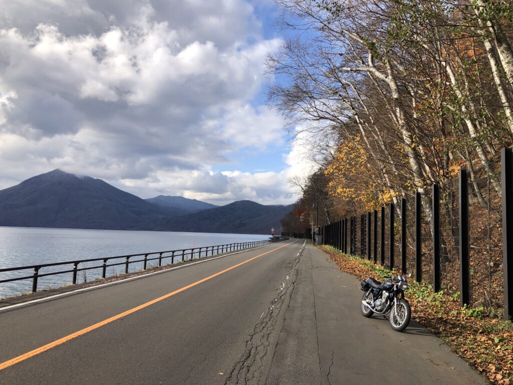 支笏湖とオートバイ