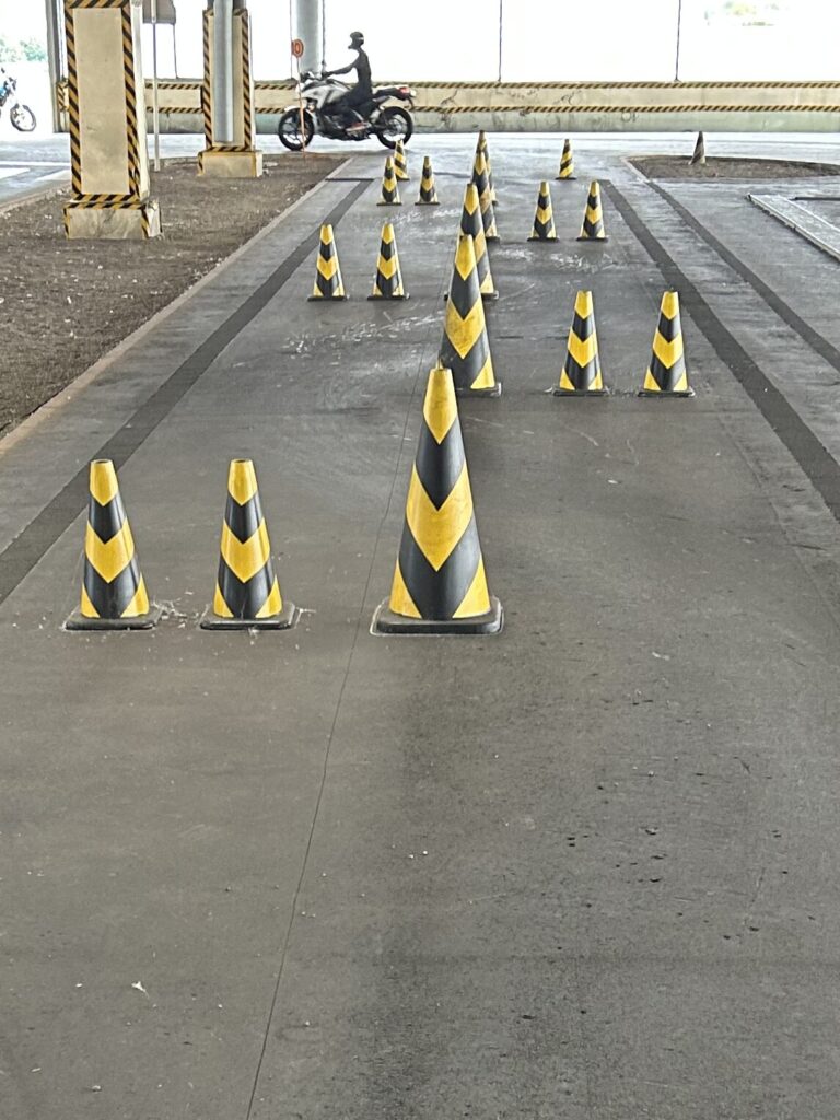 教習コース、スラローム